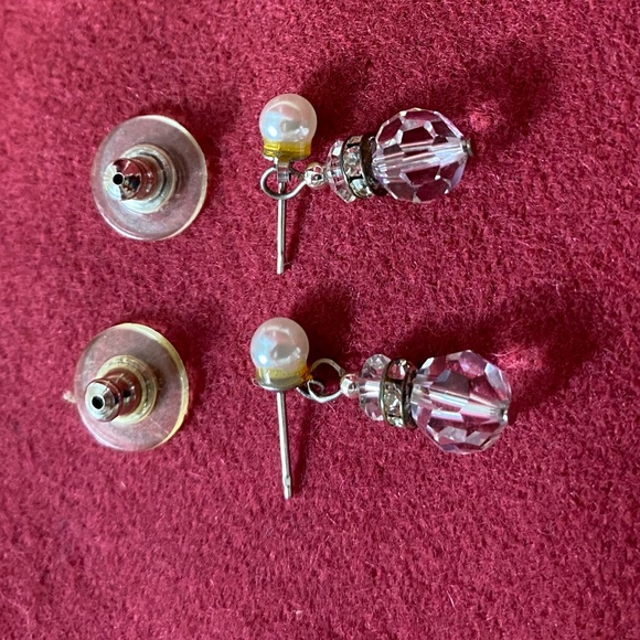 Crystal and Pearl 1" Dangle Post Earring Set. Perfect for Weddings. 2002 - Picture 11 of 15